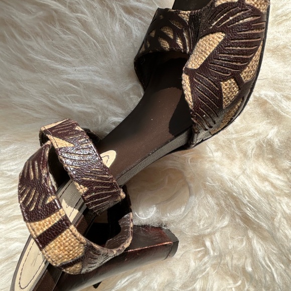 Kenneth Cole Vintage Animal Print Heeled Sandals - Picture 1 of 5